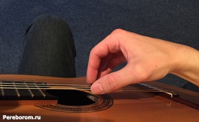 Как держать руки на гитаре