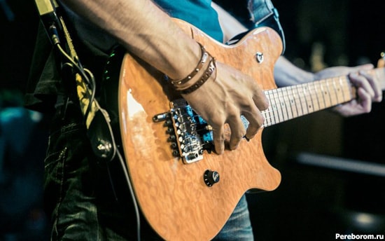 как правильно держать гитару 6