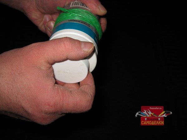 Самодельный тренажер для кистей рук из пузырька от таблеток